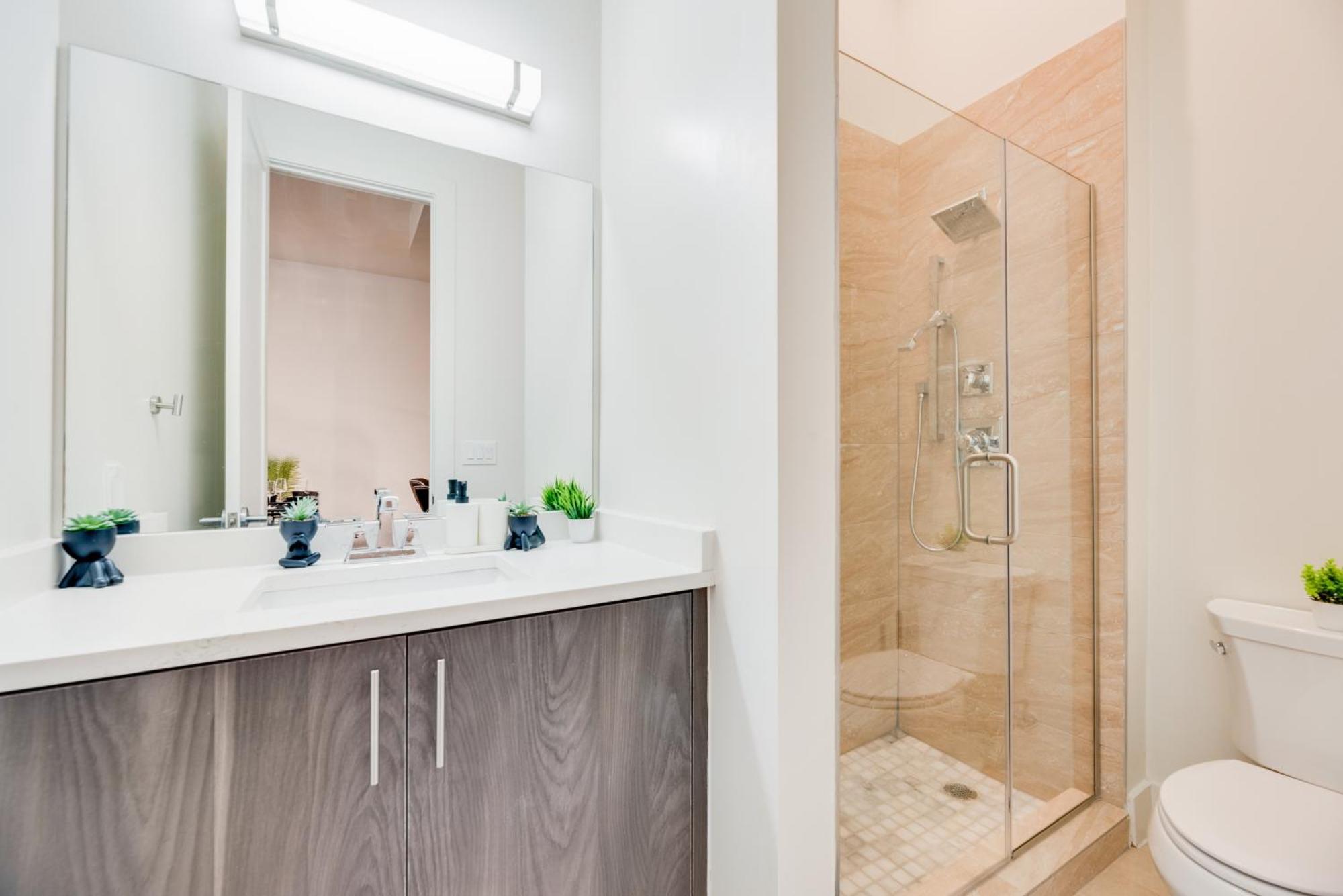 Snazzy Loft Style 2Br I Gym I Parking I Workspace Dallas Exterior photo
